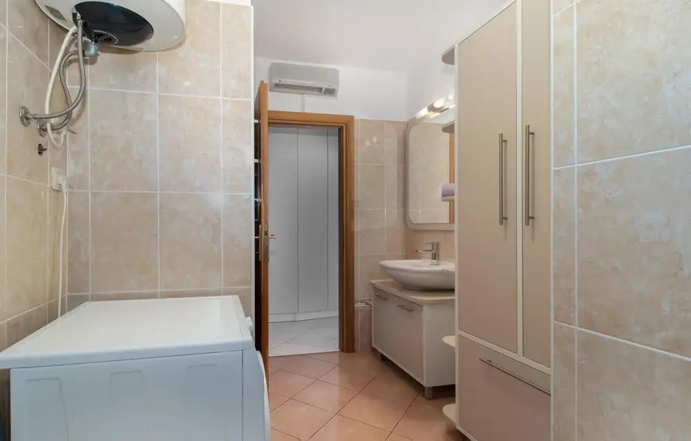 Nice Apartment in Novi Vinodolski With Wifi and 2 Bedrooms