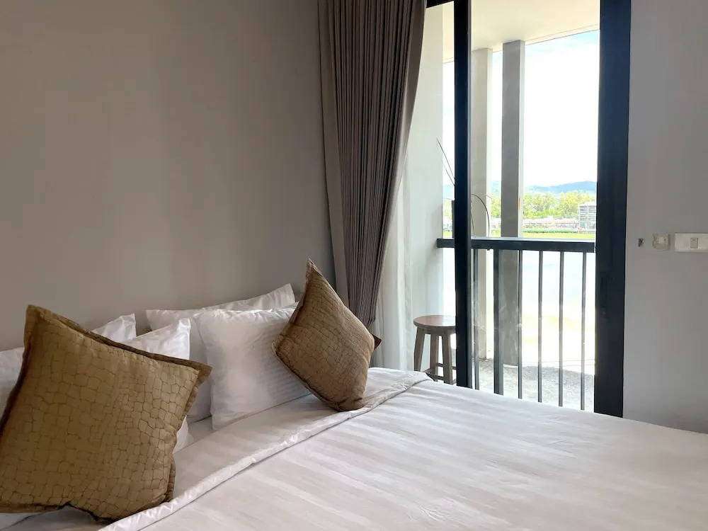 ZcapeX2 Condo near Boat Avenue & Laguna