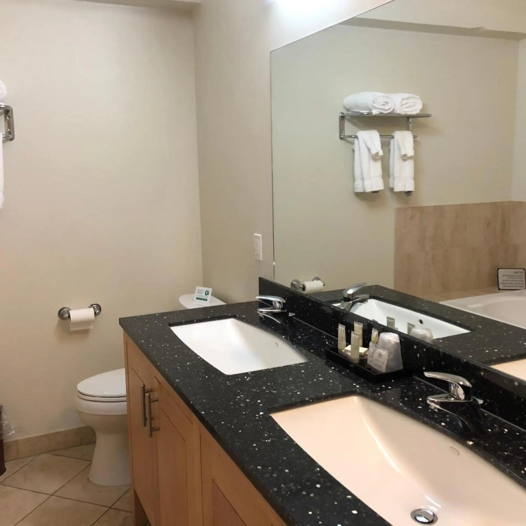 Grand Eastonian Hotel & Suites