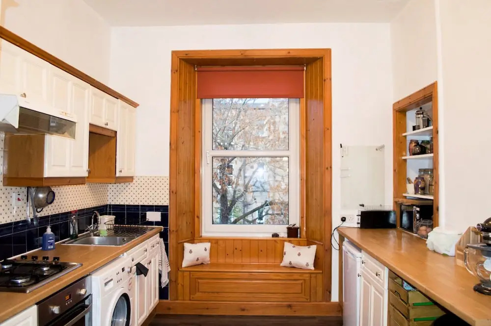 Spacious 1 Bedroom Flat Near Haymarket