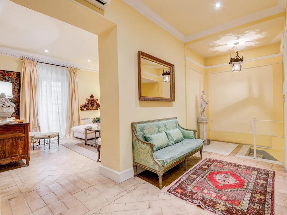 RSH Augustus Luxury Apartment