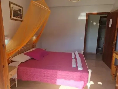 Feakes Apartments