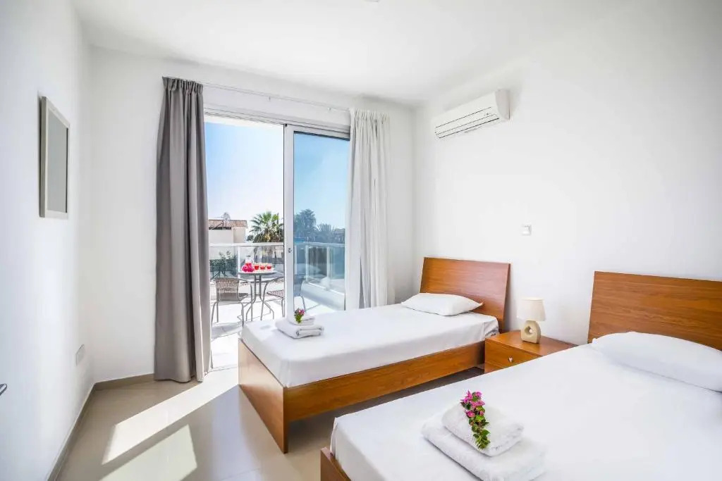 Villa White Moonflower