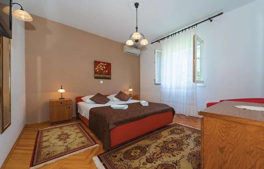 Four-Bedroom Holiday Home In Brodarica