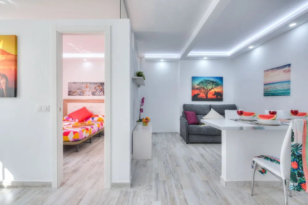 Tidy Little Apartment, Air Conditioning and Pool