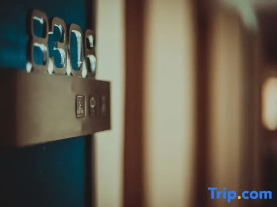 Xuanwei Hi Dream Light Luxury Hotel (North Passenger Transport Station Meihuan Park Branch)