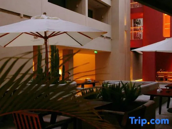 Xishuangbanna Jinghong Hepuli Yue Resort Hotel （Gaozhuang Starlight Night Market Branch）