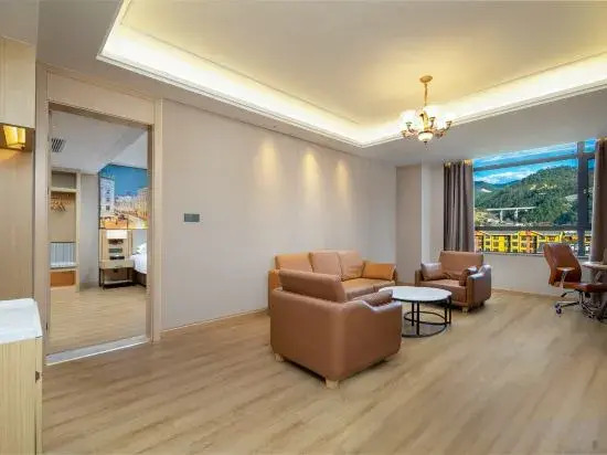 Vienna International Hotel (Ninglang Luguhu Avenue)