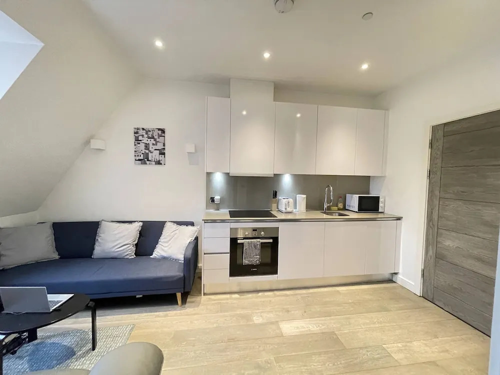 Remarkable 1-bed Apartment in Slough