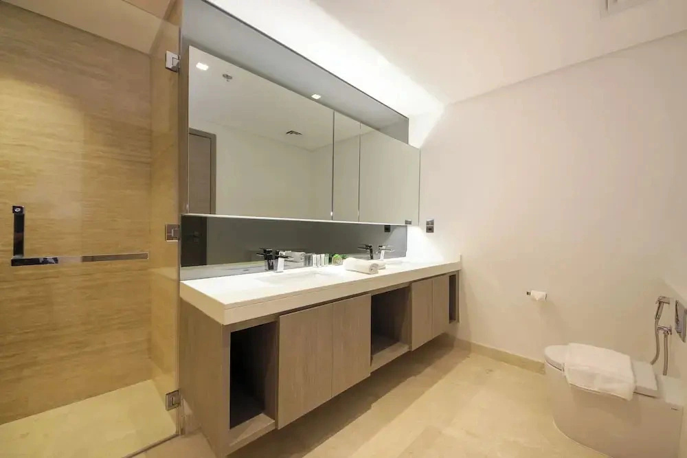 1 BR Burj Khalifa View Sterling East