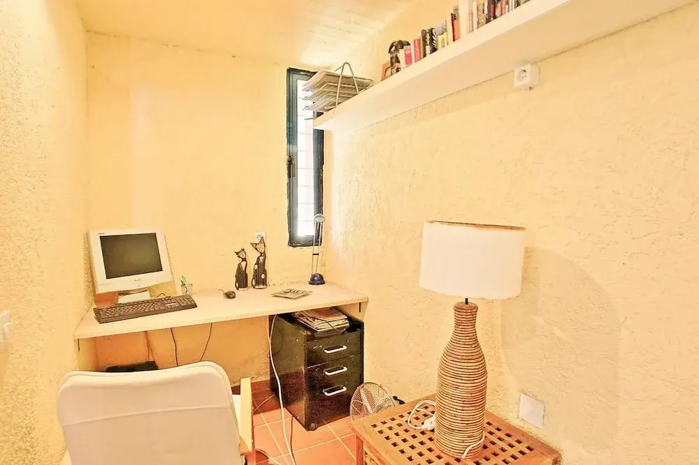 Tinas Apartment in Mparmpati