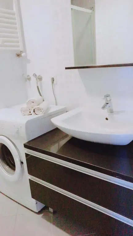 Koza Apartment, next to Akbati Shopping Mall and Tennis court Soul Entertainment