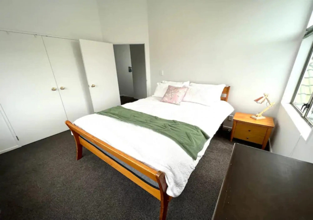 Private and sunny 3-bedroom home with parking