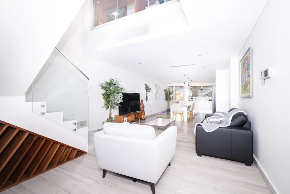 Luxury Villa Darlington - Vine