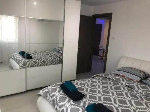 Luxury 2 Bed Apartment Next To the Beach