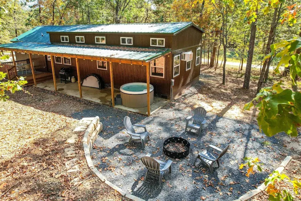 Stylish Cabin by Beavers Bend: Hot Tub & Fire Pit
