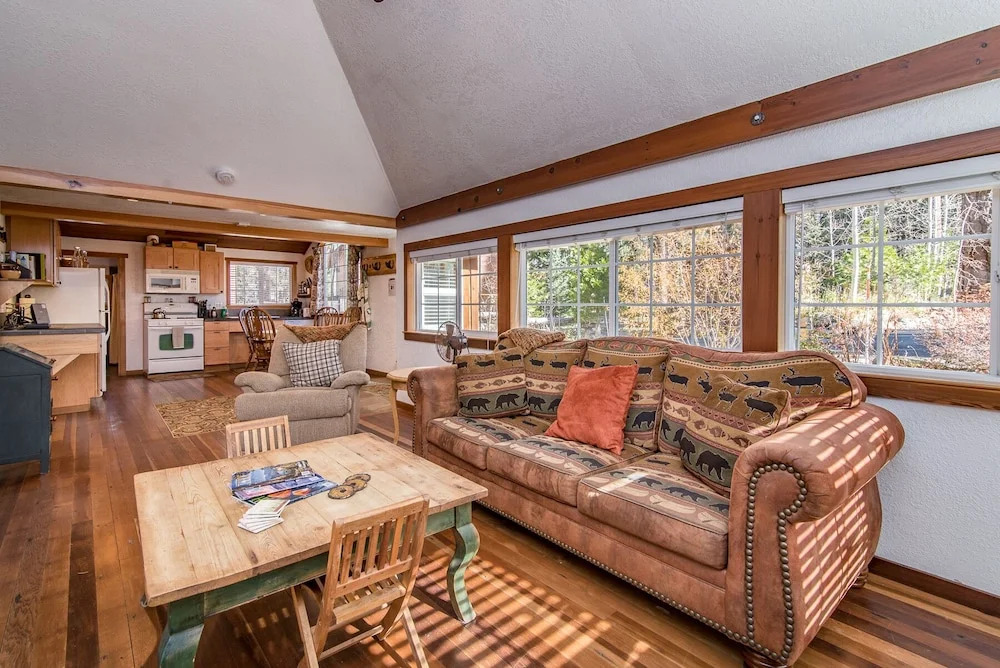 Updated Lake Tahoe House - 1 Br home by RedAwning