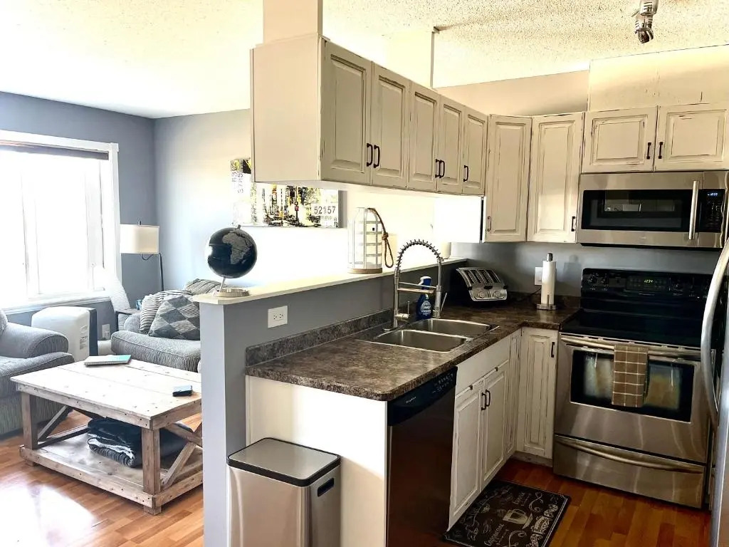 Top Floor Riverfront Condo with Stellar Sunsets!