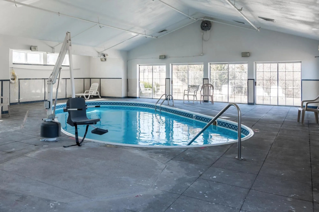 Motel 6-Olathe, KS