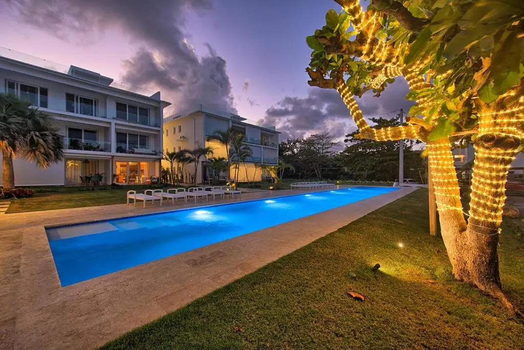 Amazing ocean view apartment with grand pool