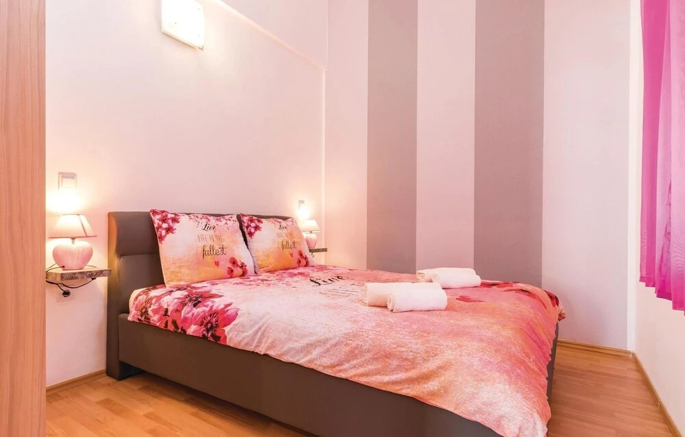 Beautiful Home in Pula With Wifi and 2 Bedrooms
