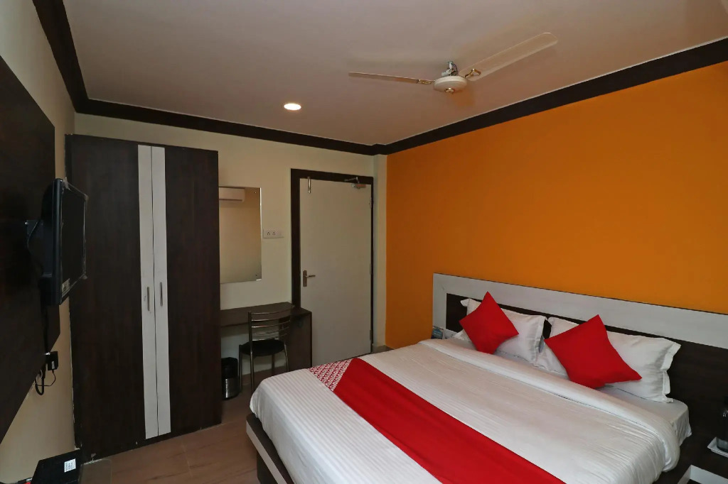OYO 27602 Hotel Green Space