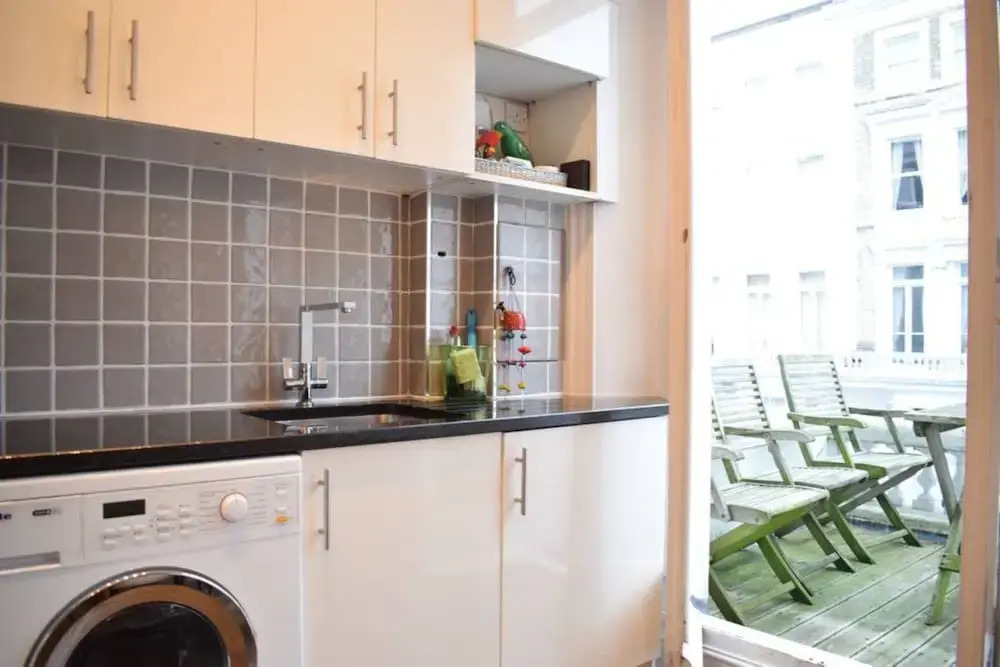West Kensington Stunning 2 Bedroom Flat With Balcony
