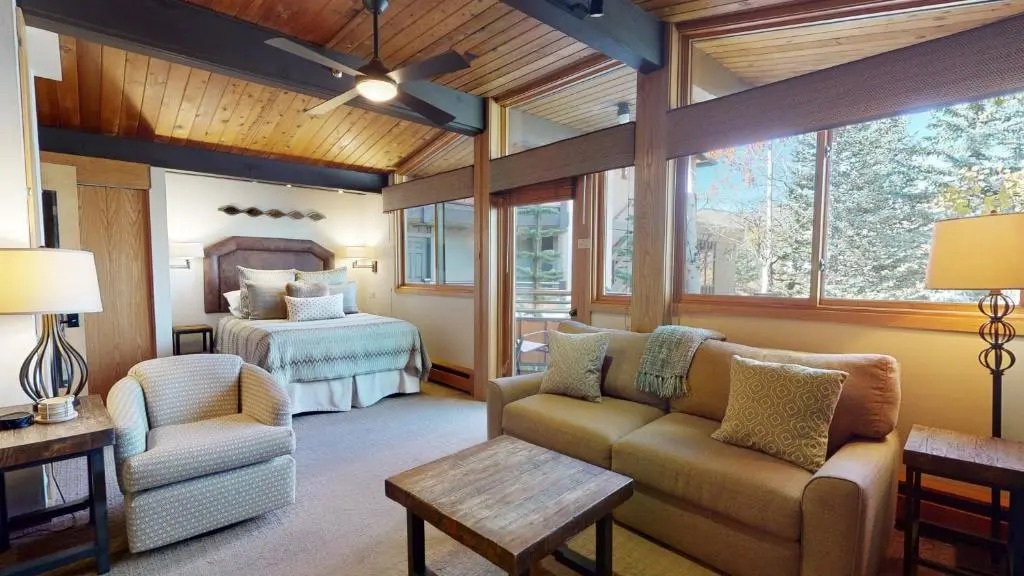 Laurelwood Condominiums Studio Premier Unit 211