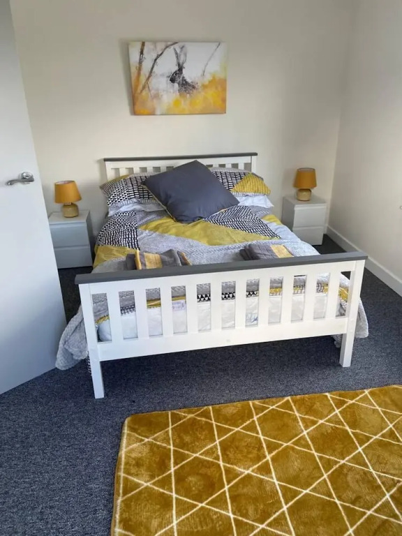 Enniskillen - TownHouse - Sleeps 6 - Parking