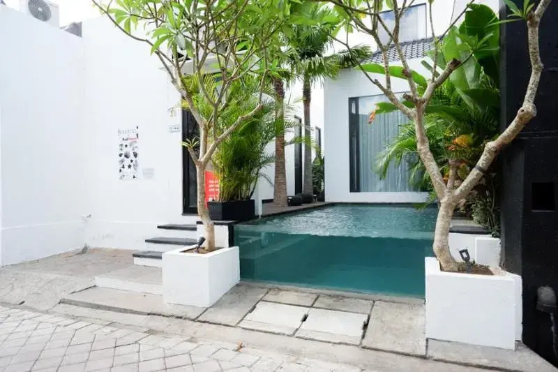 RedDoorz @ Jalan Raya Semat Canggu