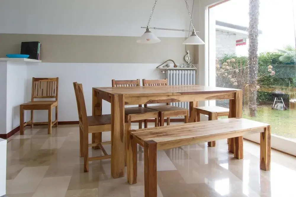 Stunning Lakeside Villa With Direct Lake Access, Mooring, Near Restaurant, Wifi, BBQ