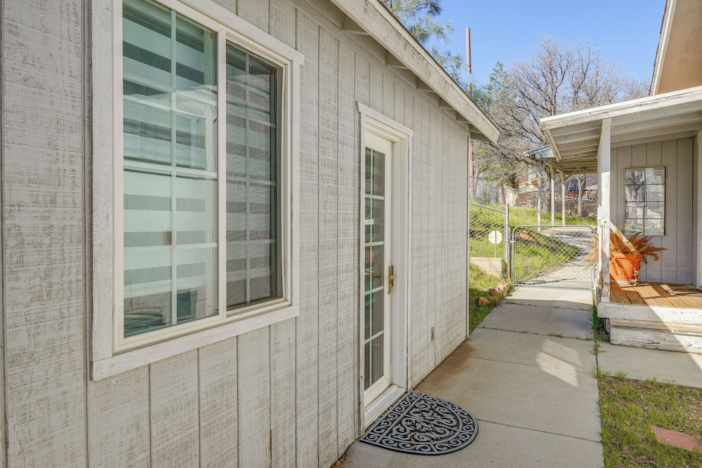 Mtn-view Getaway w/ Game Room, 1 Mi to Kern River!
