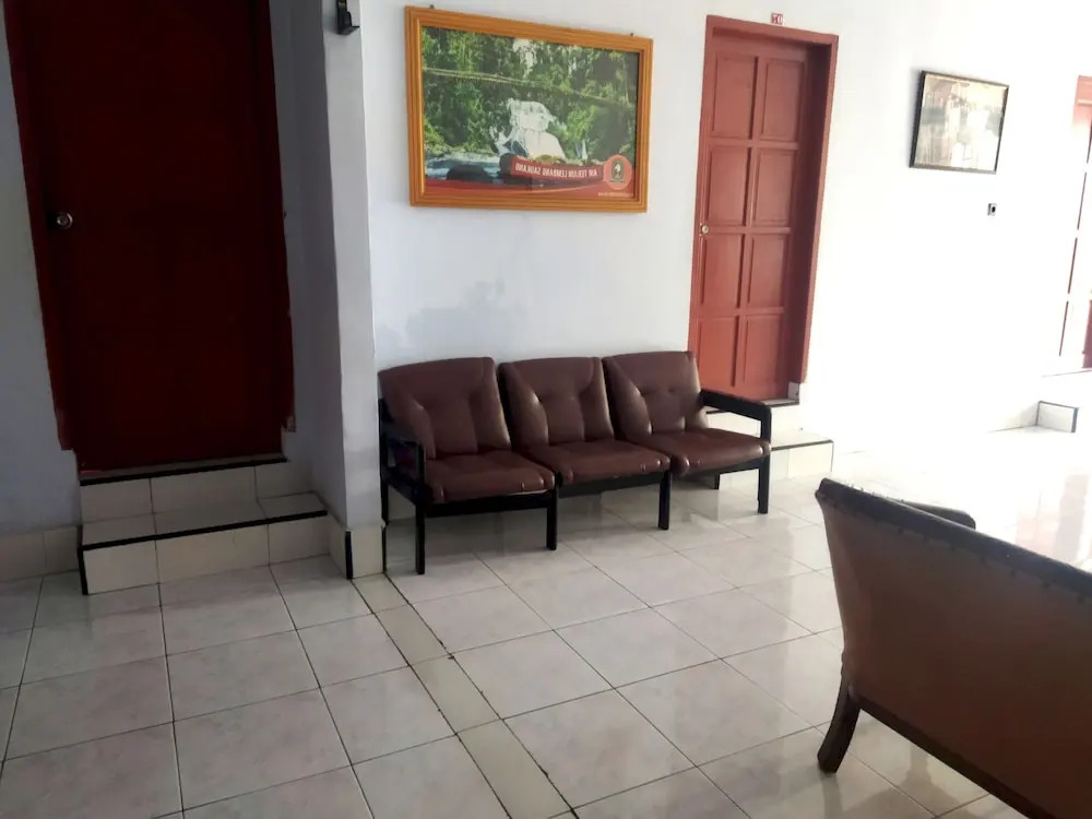 Hotel O Wisma Phinisi Syariah Near Mall of Pinrang Sejahtera