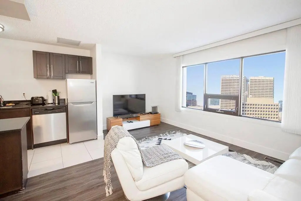 One Bedroom Unit With in Suite Laundry and Parking