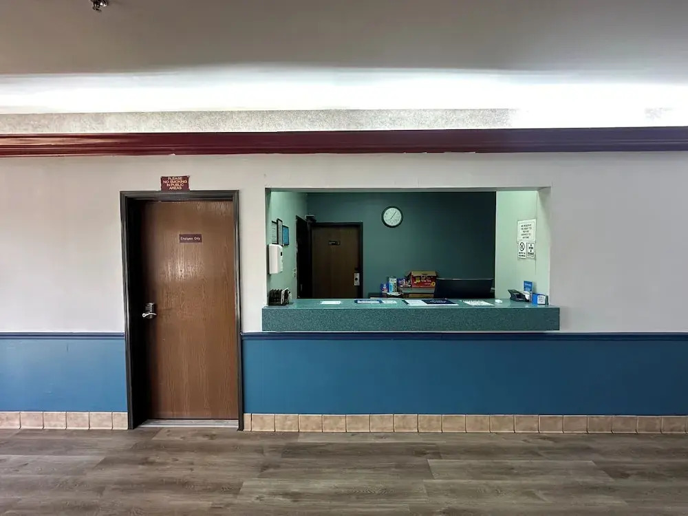 Budget Inn, Hwy 41