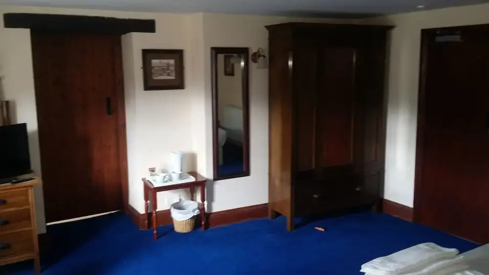 The Bell Country Inn