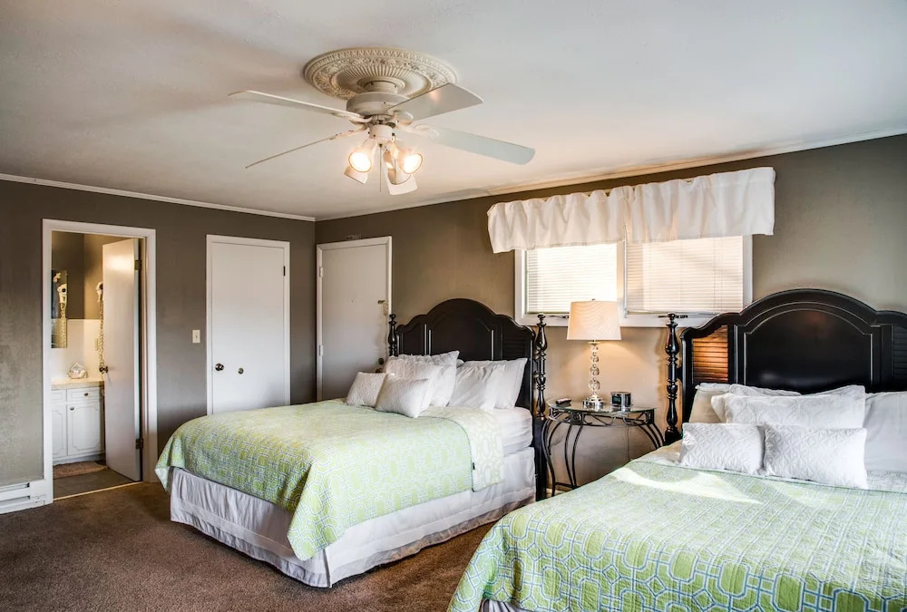 Cliff Dwellers Inn