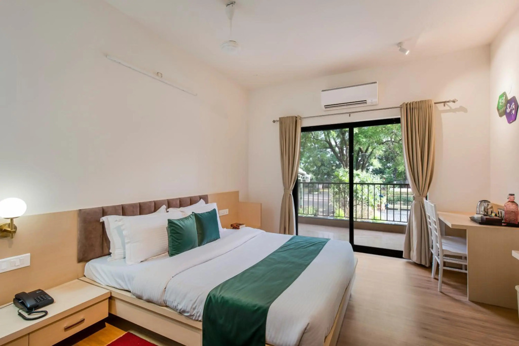 SaffronStays Amaltas, Nashik-10 Bedroom Pool Villa For Large Groups And Corporate Offsites
