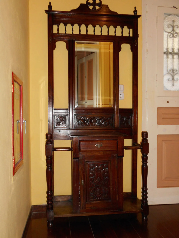 Byron Traditional Hotel