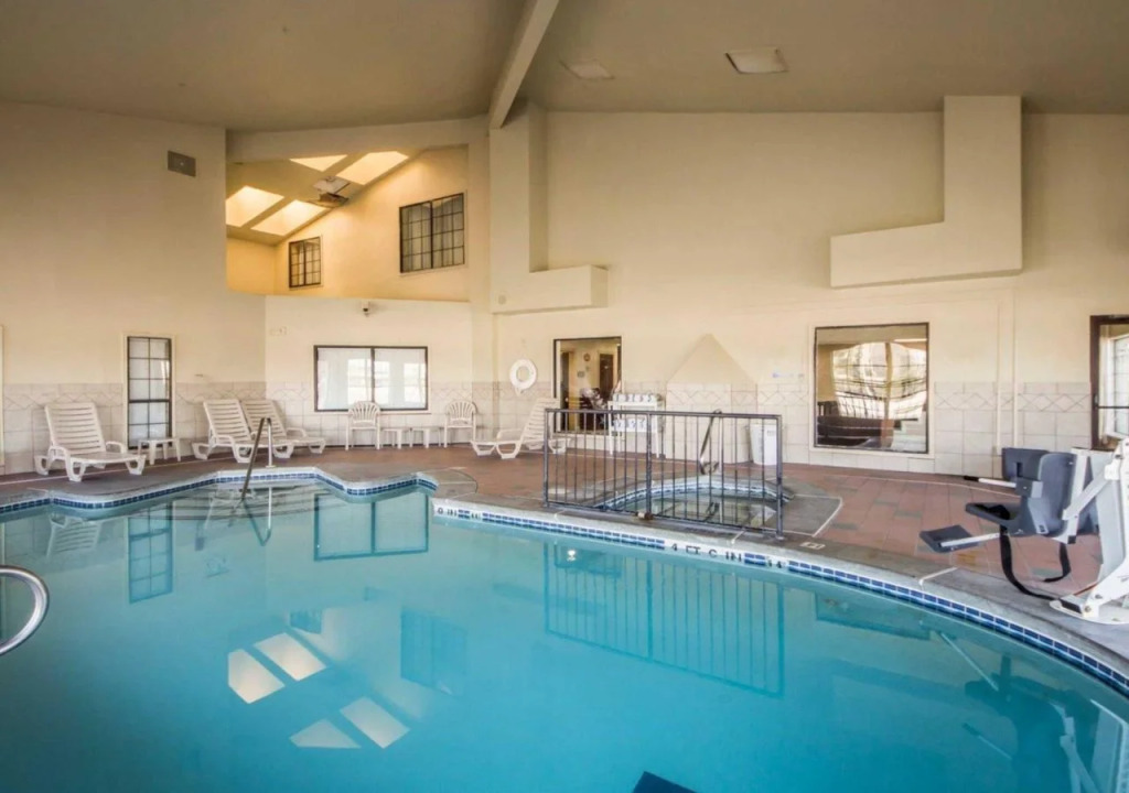 Comfort Suites East I-44