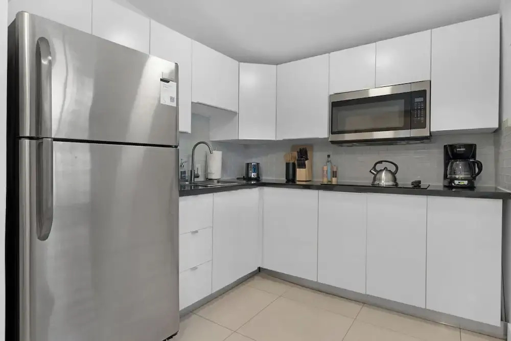 7BD Downtown Oasis Pool