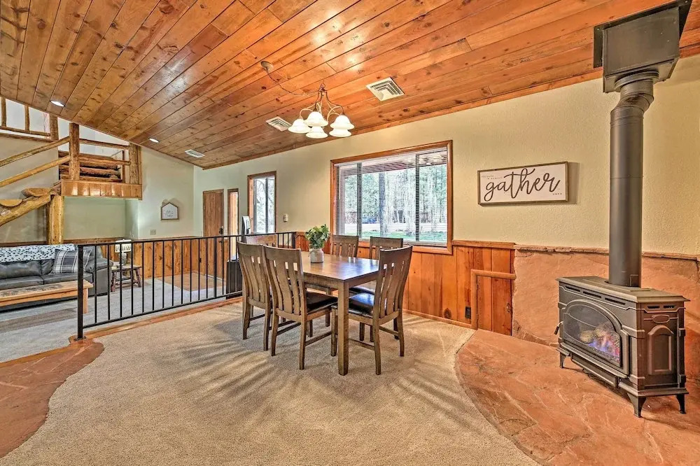 2 Decks & Game Room: Expansive Family Cabin