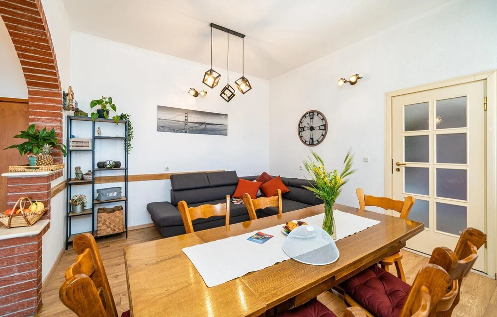 Awesome Home in Drvenik With Wifi and 5 Bedrooms