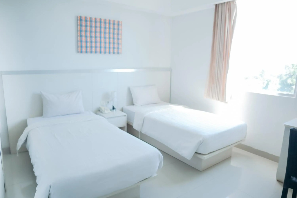 RedDoorz Plus At Grand Sayang Park Hotel Makassar