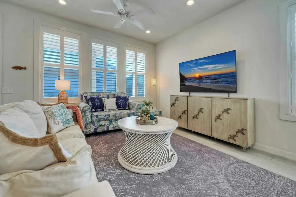 Sleeps 20 2 Homes in Mercer Village w/ Pool Heart of Old Town, Walkable