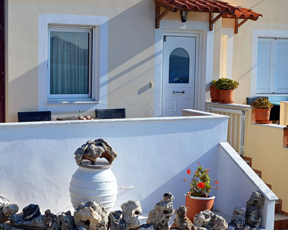 Manos Apartments