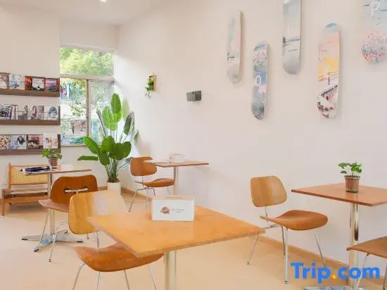Sole Planet Youth Hostel (Hangzhou West Lake Houchaomen Subway Station Branch)