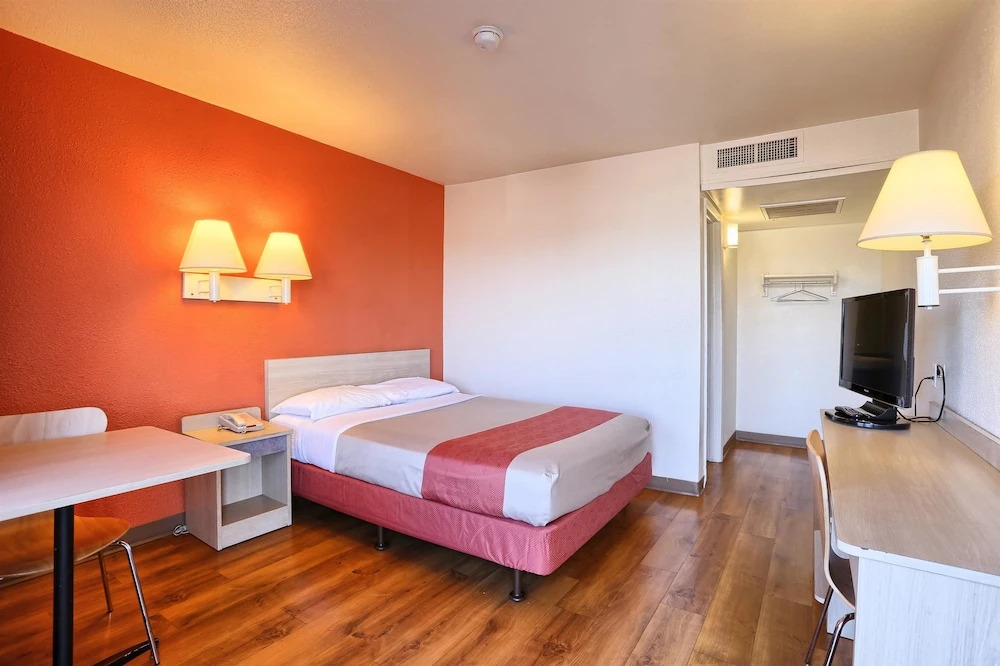 Motel 6 Pittsburg
