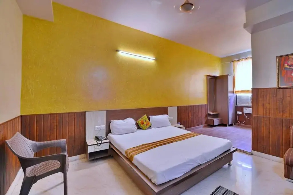 Aarya Hotel