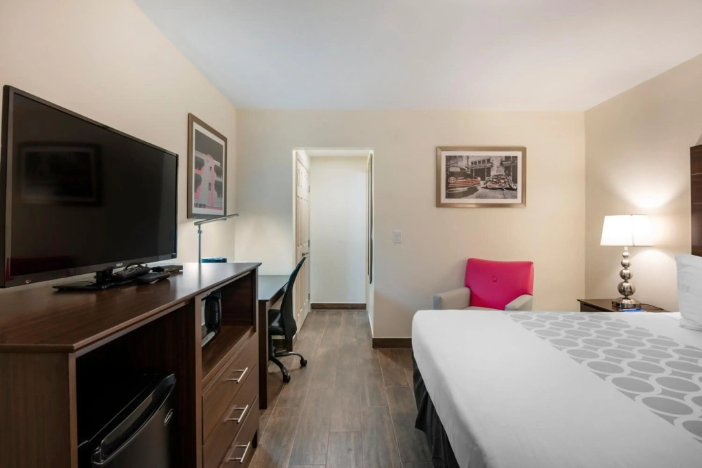 Downtown Hollywood Gardens Inn & Suites